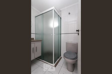 banheiro de apartamento para alugar com 2 quartos, 78m² em Vila Margarida, São Paulo