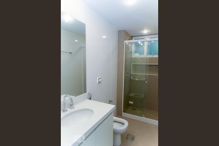 Banheiro Quarto 2 (suíte) de apartamento à venda com 3 quartos, 100m² em Leblon, Rio de Janeiro