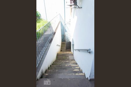 Casa à venda com 245m², 3 quartos e 6 vagasEscadas para Garagem