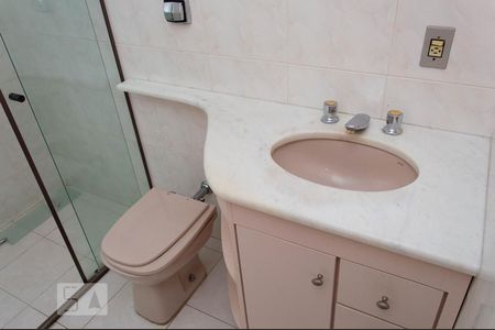 Banheiro de casa à venda com 3 quartos, 245m² em Jardim Sao Pedro, Porto Alegre