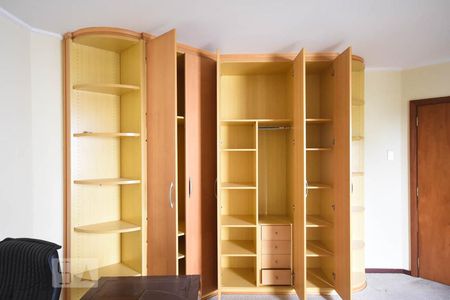 Apartamento para alugar com 675m², 4 quartos e 4 vagasArmário da suíte 1