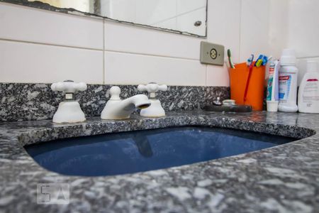 Casa à venda com 250m², 3 quartos e 2 vagasBanheiro suíte detalhe