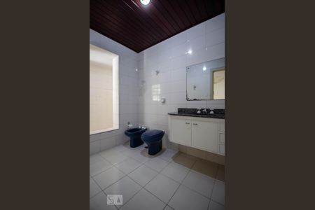 Casa à venda com 250m², 3 quartos e 2 vagasBanheiro suíte