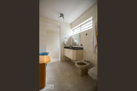 Banheiro social de casa à venda com 3 quartos, 250m² em Sumaré, São Paulo