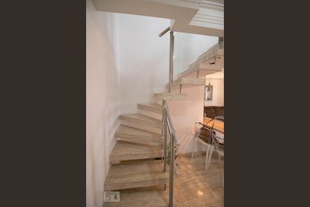 Escada  de apartamento à venda com 3 quartos, 139m² em Vila São Pedro, Santo André
