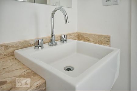 Banheiro de kitnet/studio à venda com 1 quarto, 40m² em Vila Andrade, São Paulo