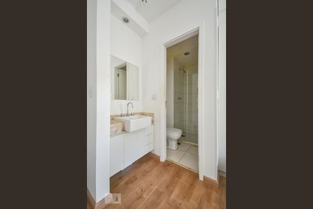 Banheiro de kitnet/studio à venda com 1 quarto, 40m² em Vila Andrade, São Paulo