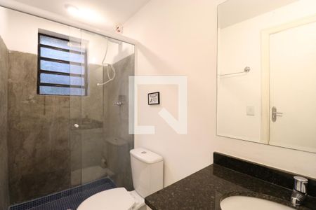 Banheiro de kitnet/studio para alugar com 1 quarto, 13m² em Perdizes, São Paulo