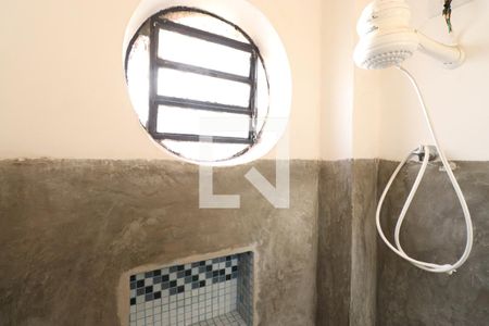 Banheiro de kitnet/studio para alugar com 1 quarto, 17m² em Perdizes, São Paulo