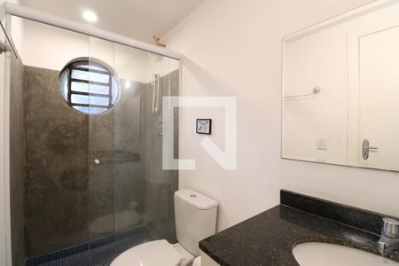 Banheiro de kitnet/studio para alugar com 1 quarto, 13m² em Perdizes, São Paulo