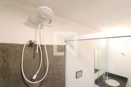 Banheiro de kitnet/studio para alugar com 1 quarto, 13m² em Perdizes, São Paulo