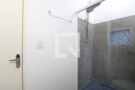 Banheiro de kitnet/studio para alugar com 1 quarto, 21m² em Perdizes, São Paulo