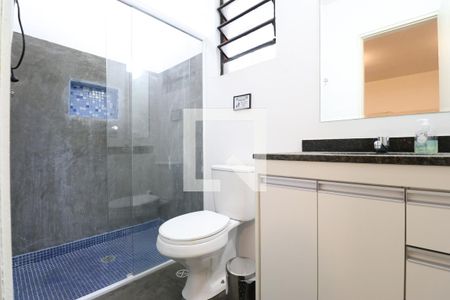 Banheiro de kitnet/studio para alugar com 1 quarto, 21m² em Perdizes, São Paulo