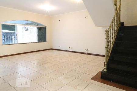 Casa para alugar com 150m², 3 quartos e 2 vagasSala