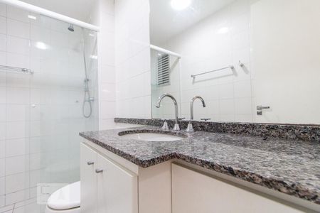 Banheiro de apartamento para alugar com 2 quartos, 60m² em Cidade Industrial, Curitiba