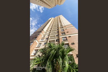 Apartamento para alugar com 60m², 2 quartos e 1 vaga Apartamento para alugar com 60m², 2 quartos e 1 vagaFachada