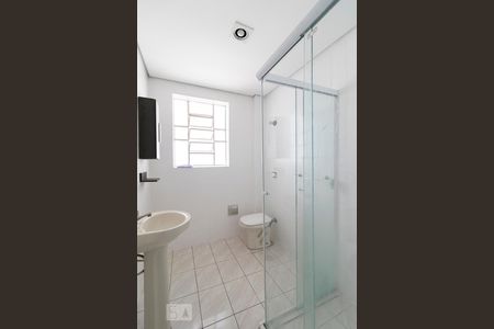 Banheiro de casa para alugar com 3 quartos, 80m² em Parque Colonial, São Paulo