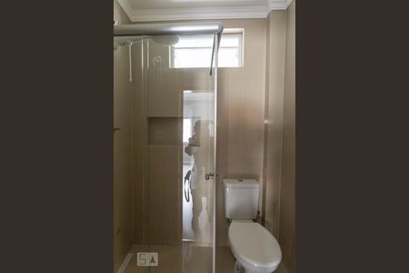 Banheiro de apartamento à venda com 2 quartos, 53m² em Cristal, Porto Alegre