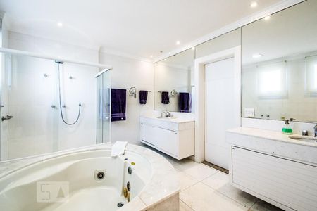 Apartamento à venda com 326m², 4 quartos e 5 vagasBanheiro da Suíte 3