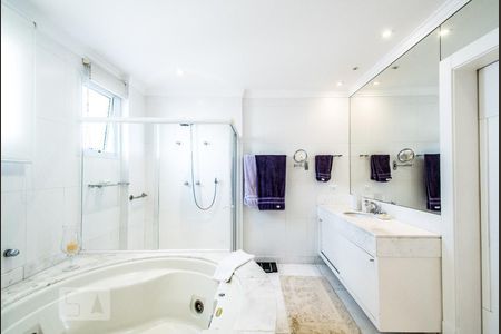 Apartamento à venda com 326m², 4 quartos e 5 vagasBanheiro da Suíte 3