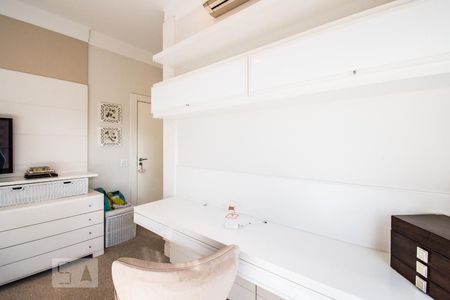 Apartamento à venda com 326m², 4 quartos e 5 vagasSuíte 2