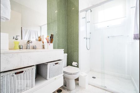 Apartamento à venda com 326m², 4 quartos e 5 vagasBanheiro da  Suíte 2