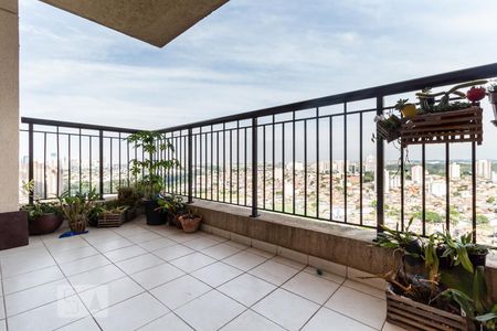 Apartamento para alugar com 3 quartos, 239m² em Jardim Tupanci, Barueri