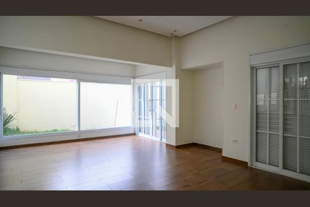 Sala Principal de casa à venda com 4 quartos, 300m² em Vila Brasílio Machado, São Paulo