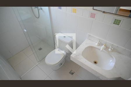 Banheiro Suite 2 de casa à venda com 4 quartos, 300m² em Vila Brasílio Machado, São Paulo
