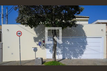 Fachada de casa à venda com 4 quartos, 300m² em Vila Brasílio Machado, São Paulo