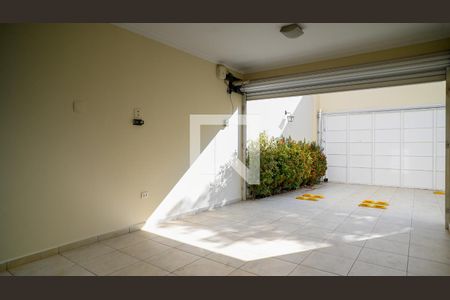Garagem de casa à venda com 4 quartos, 300m² em Vila Brasílio Machado, São Paulo