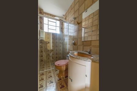 Banheiro  de apartamento à venda com 2 quartos, 50m² em Sagrada Família, Belo Horizonte