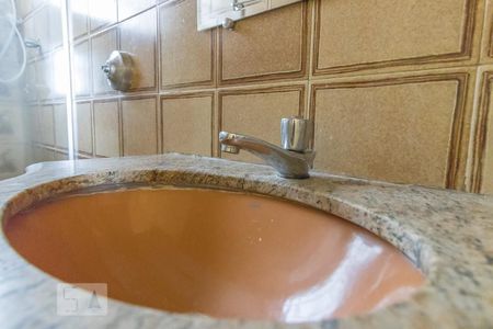 Banheiro  de apartamento à venda com 2 quartos, 50m² em Sagrada Família, Belo Horizonte