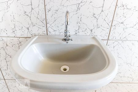 Casa para alugar com 64m², 2 quartos e sem vagaBanheiro