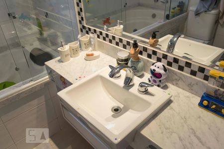 Apartamento à venda com 214m², 3 quartos e 3 vagasSuíte 2 - Banheiro (Pia)