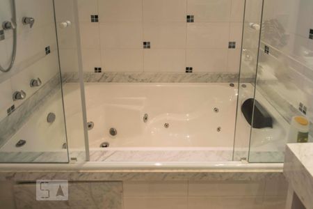 Apartamento à venda com 214m², 3 quartos e 3 vagasSuíte 1 - Banheiro (Banheira)