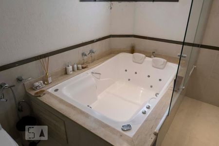 Apartamento à venda com 214m², 3 quartos e 3 vagasSuíte 3 - Banheiro (Banheira)