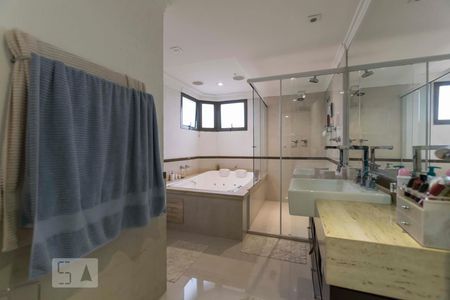 Apartamento à venda com 214m², 3 quartos e 3 vagasSuíte 3 - Banheiro