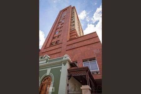 Apartamento para alugar com 100m², 2 quartos e 2 vagasFachada