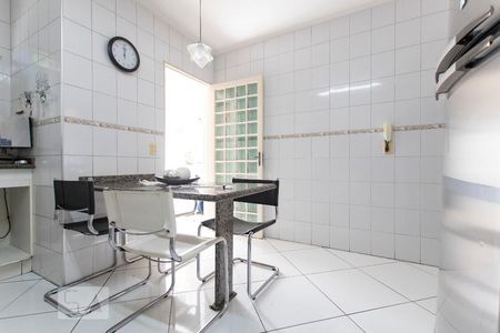 Casa para alugar com 180m², 3 quartos e 2 vagasCozinha 