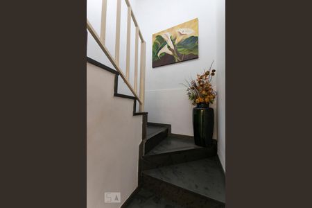 Casa para alugar com 180m², 3 quartos e 2 vagasEscadas 