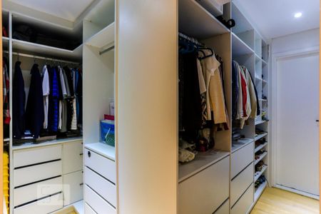 Apartamento à venda com 240m², 3 quartos e 3 vagas Apartamento à venda com 240m², 3 quartos e 3 vagasCloset da Suite 3