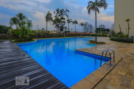 Apartamento à venda com 240m², 3 quartos e 3 vagas Apartamento à venda com 240m², 3 quartos e 3 vagasPiscina