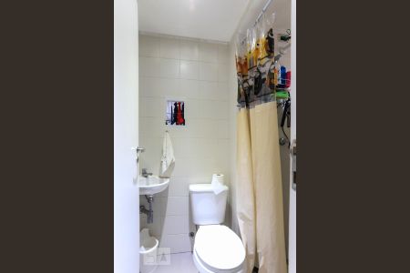 Apartamento à venda com 240m², 3 quartos e 3 vagas Apartamento à venda com 240m², 3 quartos e 3 vagasBanheiro da Serviço