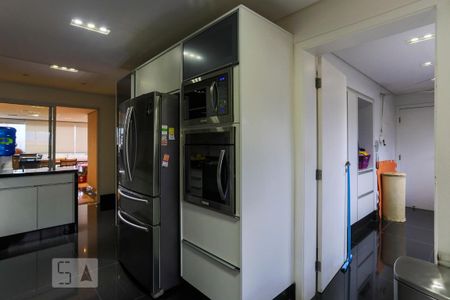 Apartamento à venda com 240m², 3 quartos e 3 vagas Apartamento à venda com 240m², 3 quartos e 3 vagasCozinha