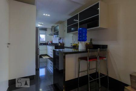 Apartamento à venda com 240m², 3 quartos e 3 vagas Apartamento à venda com 240m², 3 quartos e 3 vagasCopa Cozinha