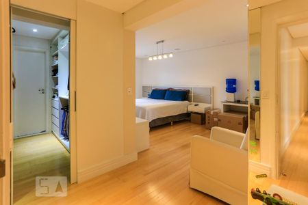 Apartamento à venda com 240m², 3 quartos e 3 vagas Apartamento à venda com 240m², 3 quartos e 3 vagasSuite 3