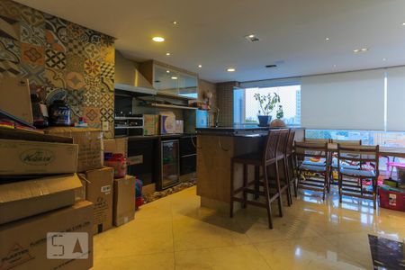 Apartamento à venda com 240m², 3 quartos e 3 vagas Apartamento à venda com 240m², 3 quartos e 3 vagasVaranda Gourmet