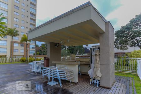 Apartamento à venda com 240m², 3 quartos e 3 vagas Apartamento à venda com 240m², 3 quartos e 3 vagasBar da Piscina