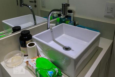 Apartamento à venda com 240m², 3 quartos e 3 vagas Apartamento à venda com 240m², 3 quartos e 3 vagasBanheiro da Suite 2